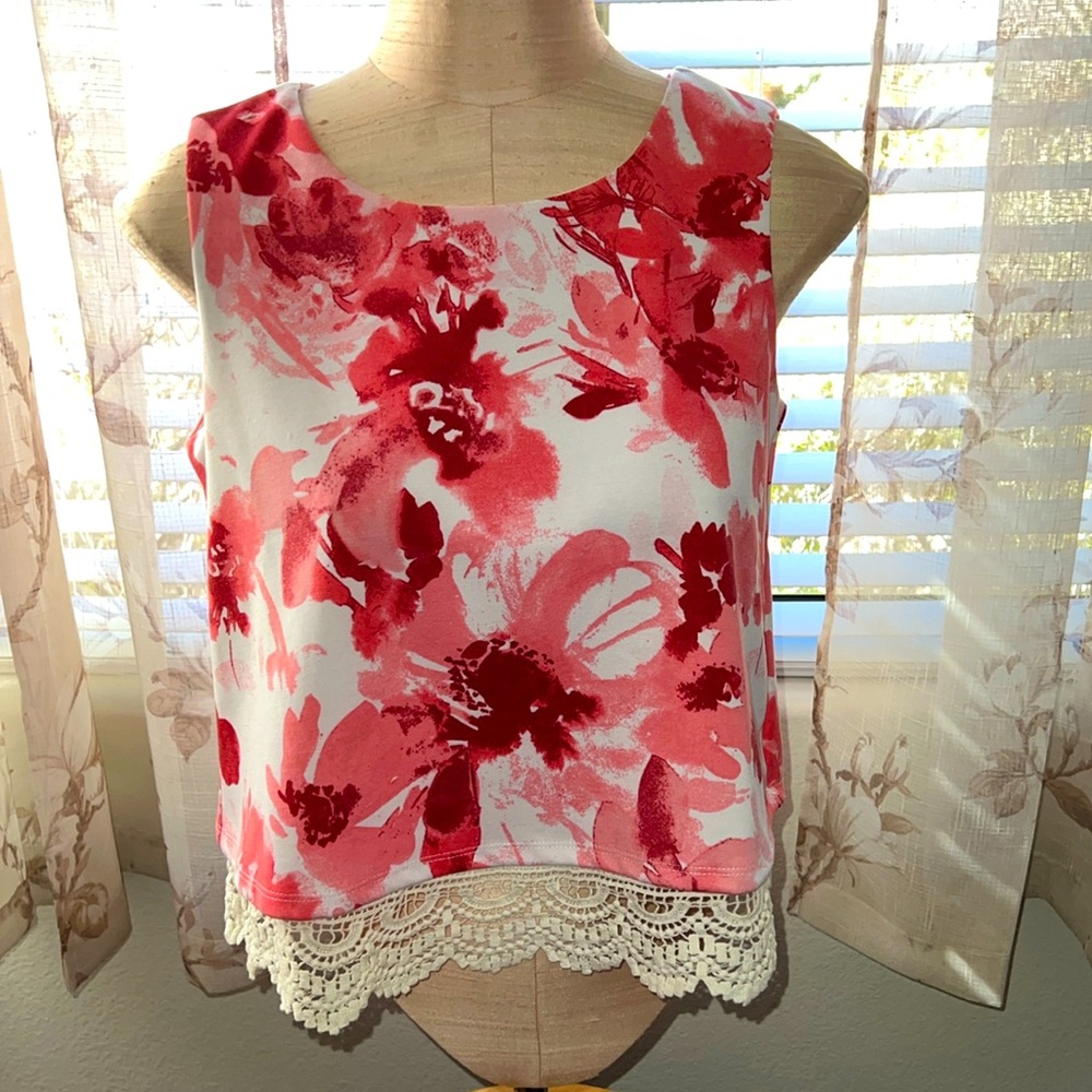 NEW!  Hal Rubenstein Floral Lace Top